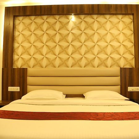 Hotel Shivananda Хоспет Екстериор снимка