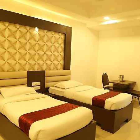 Hotel Shivananda Хоспет Екстериор снимка