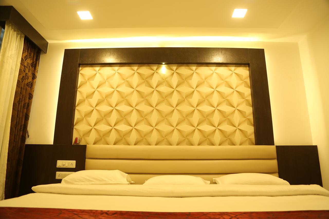 Hotel Shivananda Хоспет Екстериор снимка