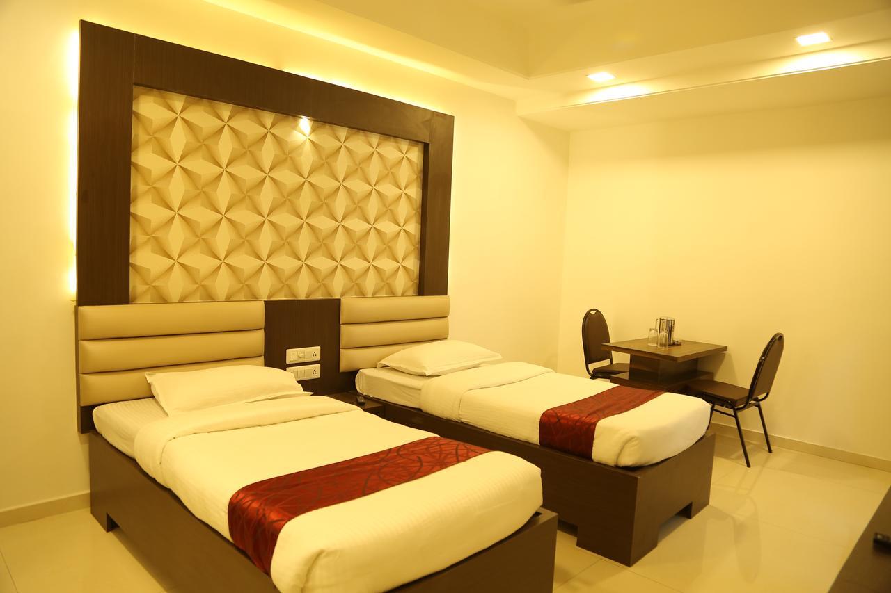 Hotel Shivananda Хоспет Екстериор снимка