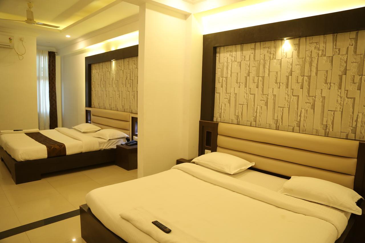 Hotel Shivananda Хоспет Екстериор снимка