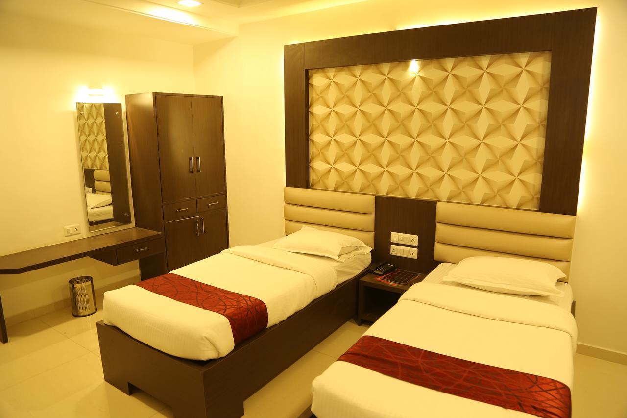 Hotel Shivananda Хоспет Екстериор снимка