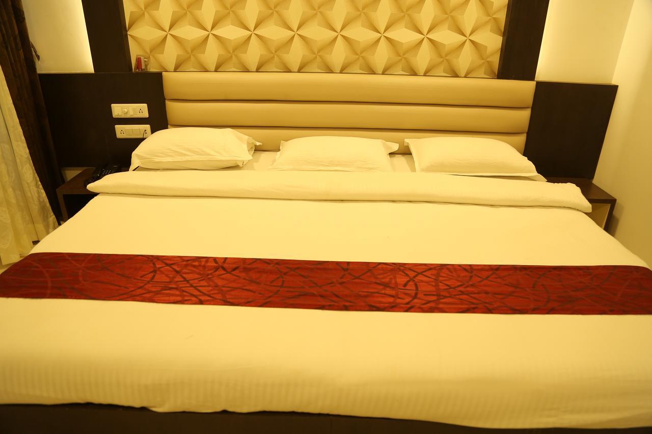 Hotel Shivananda Хоспет Екстериор снимка