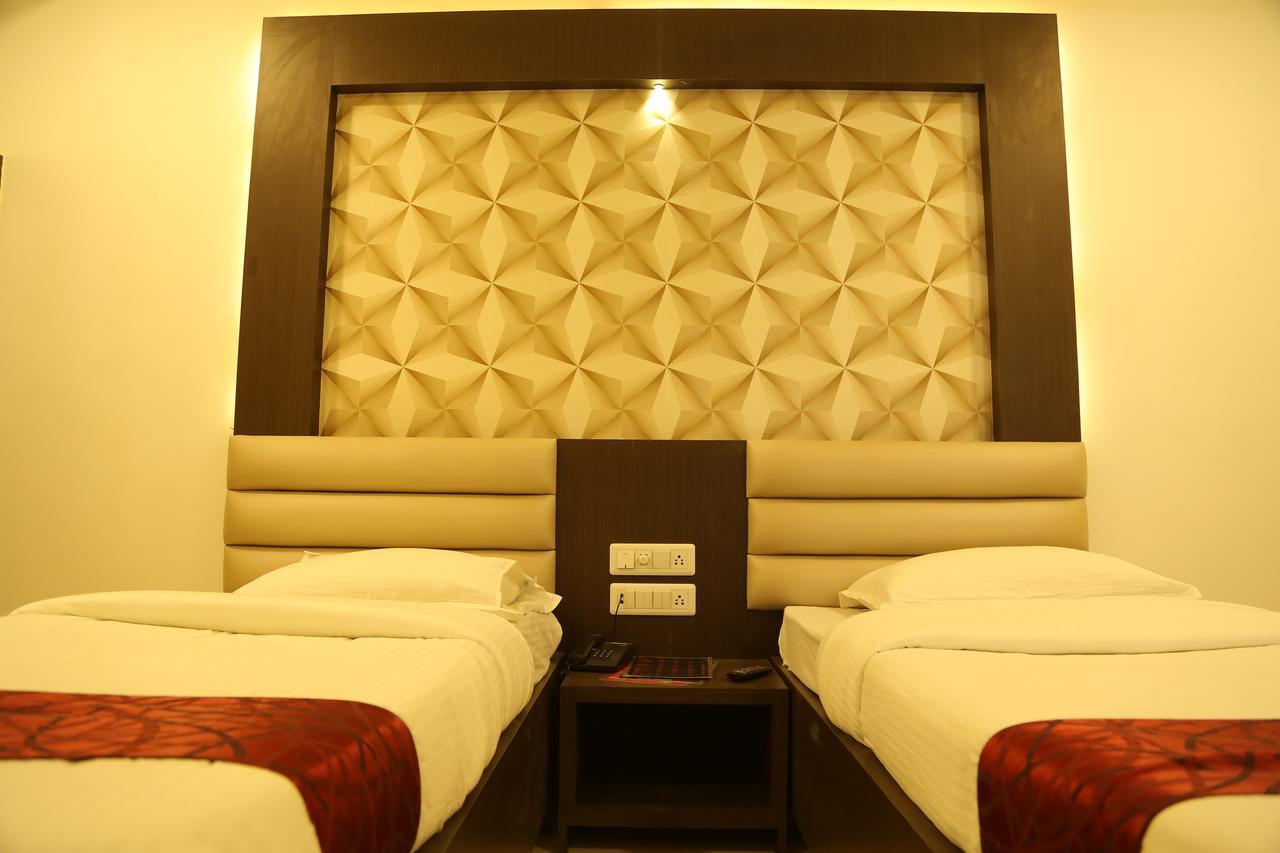 Hotel Shivananda Хоспет Екстериор снимка