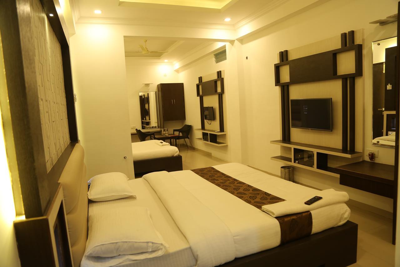 Hotel Shivananda Хоспет Екстериор снимка