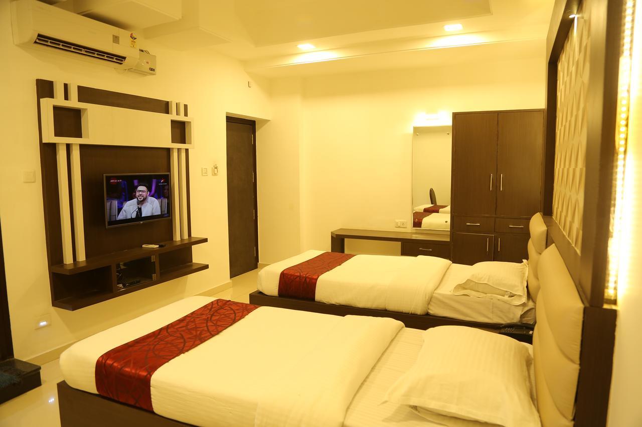 Hotel Shivananda Хоспет Екстериор снимка
