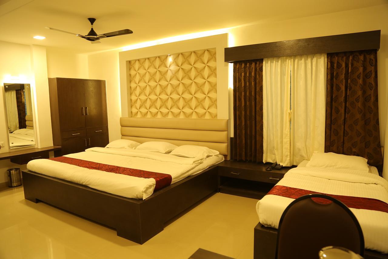 Hotel Shivananda Хоспет Екстериор снимка